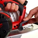 مکانیزم تنظیم عمق در اره گردبر 2200 وات میلواکی مدل CS 85 SB