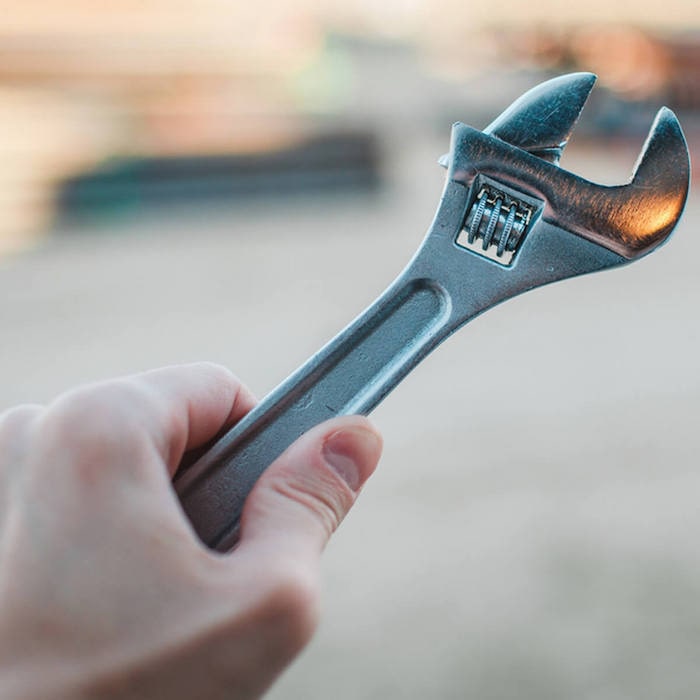 22 ابزار ضروری خانگی که بهتر است در خانه داشته باشید 9